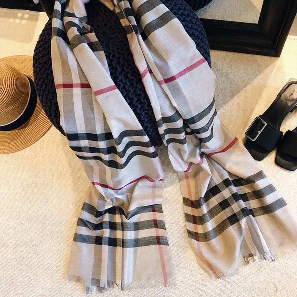 Bv*b*rry Scarf